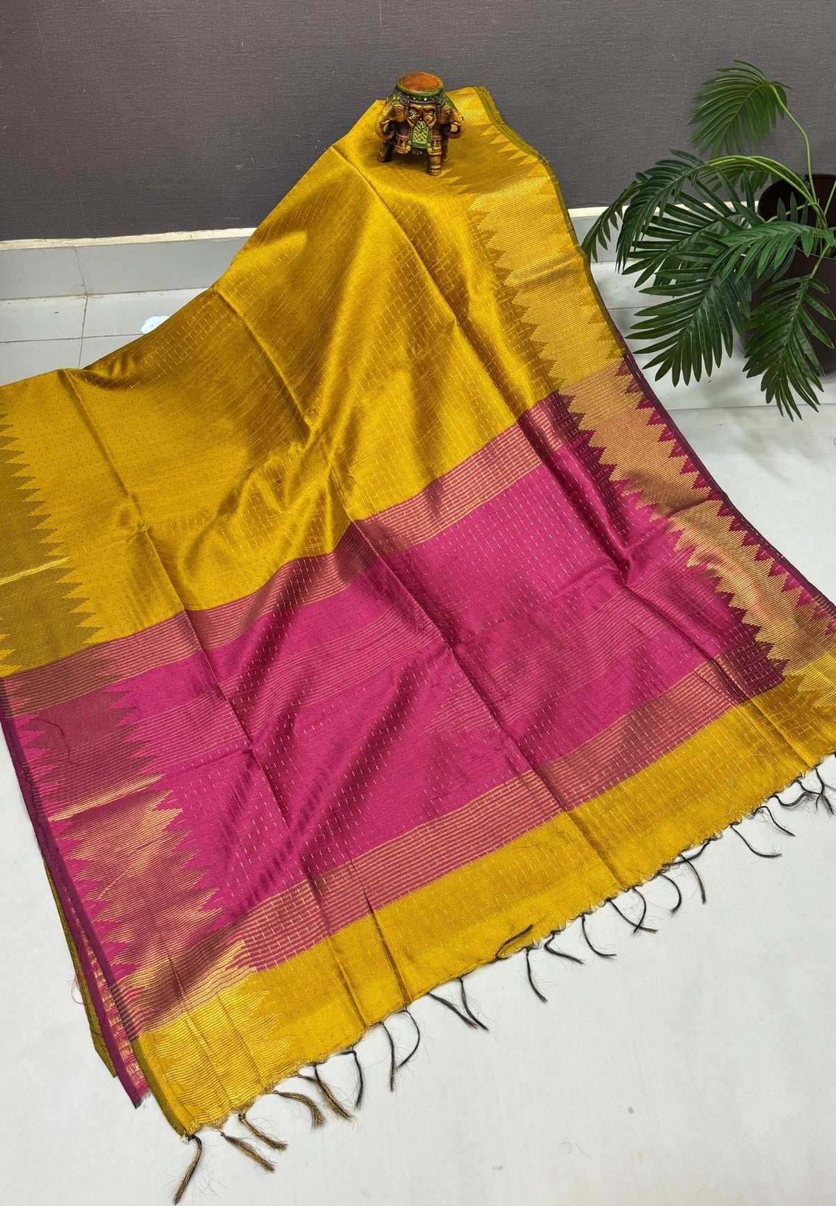 Semi Raw Silk Saree-Mustard In Zigzag Zari With Contrast Border
