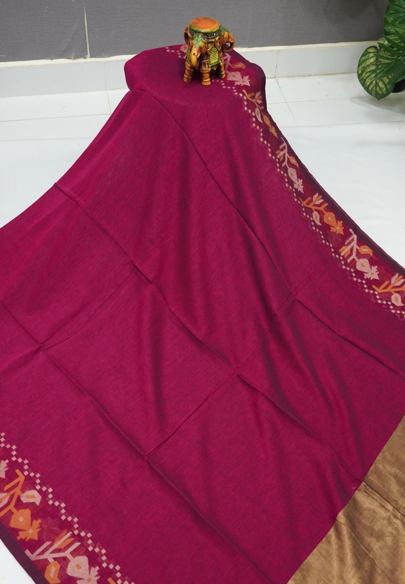 Handloom Cotton Saree- Magenta Kalash Jamdhani Border