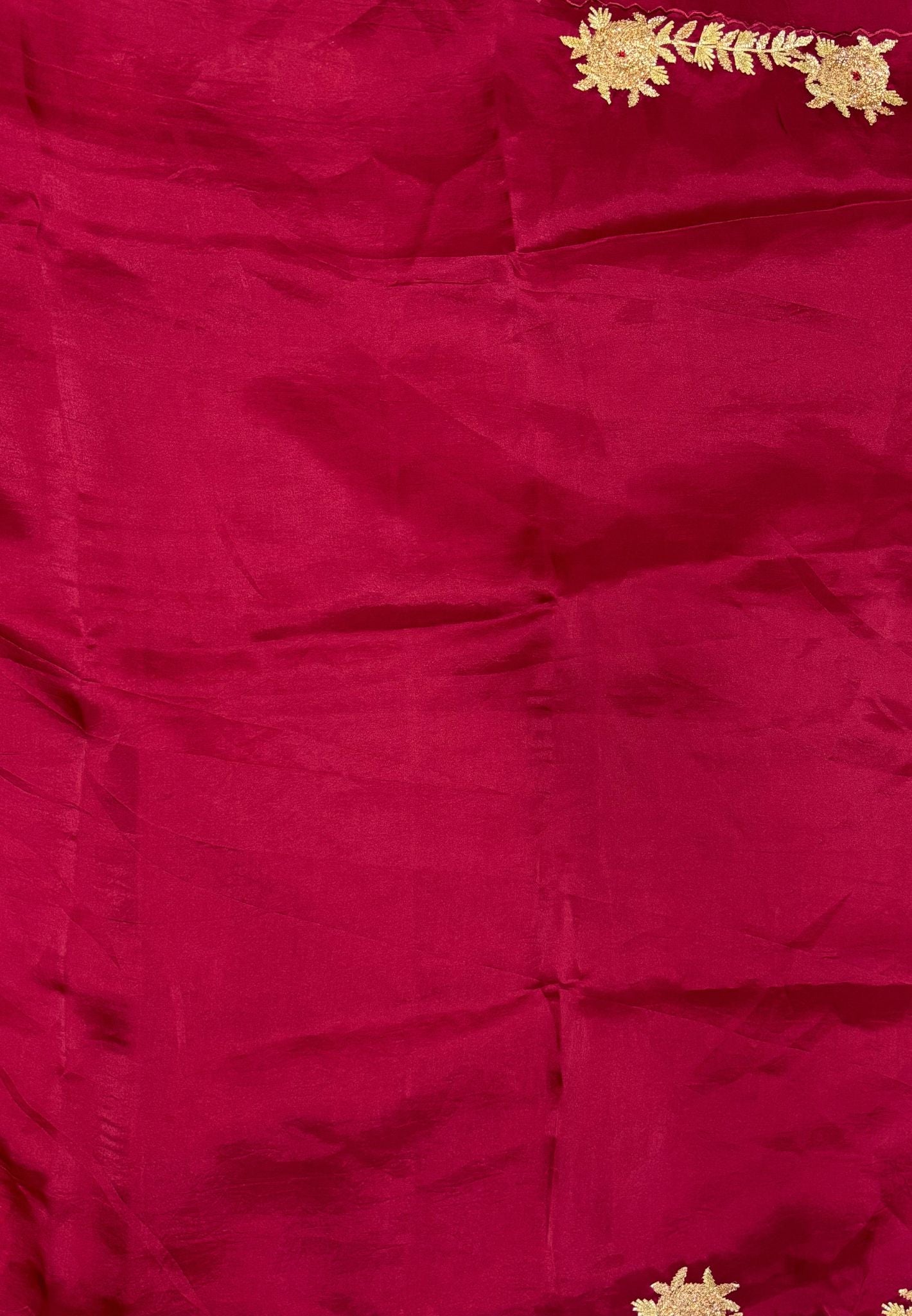 Crush Organza Saree-Maroon In Floral Vine Scallop Border