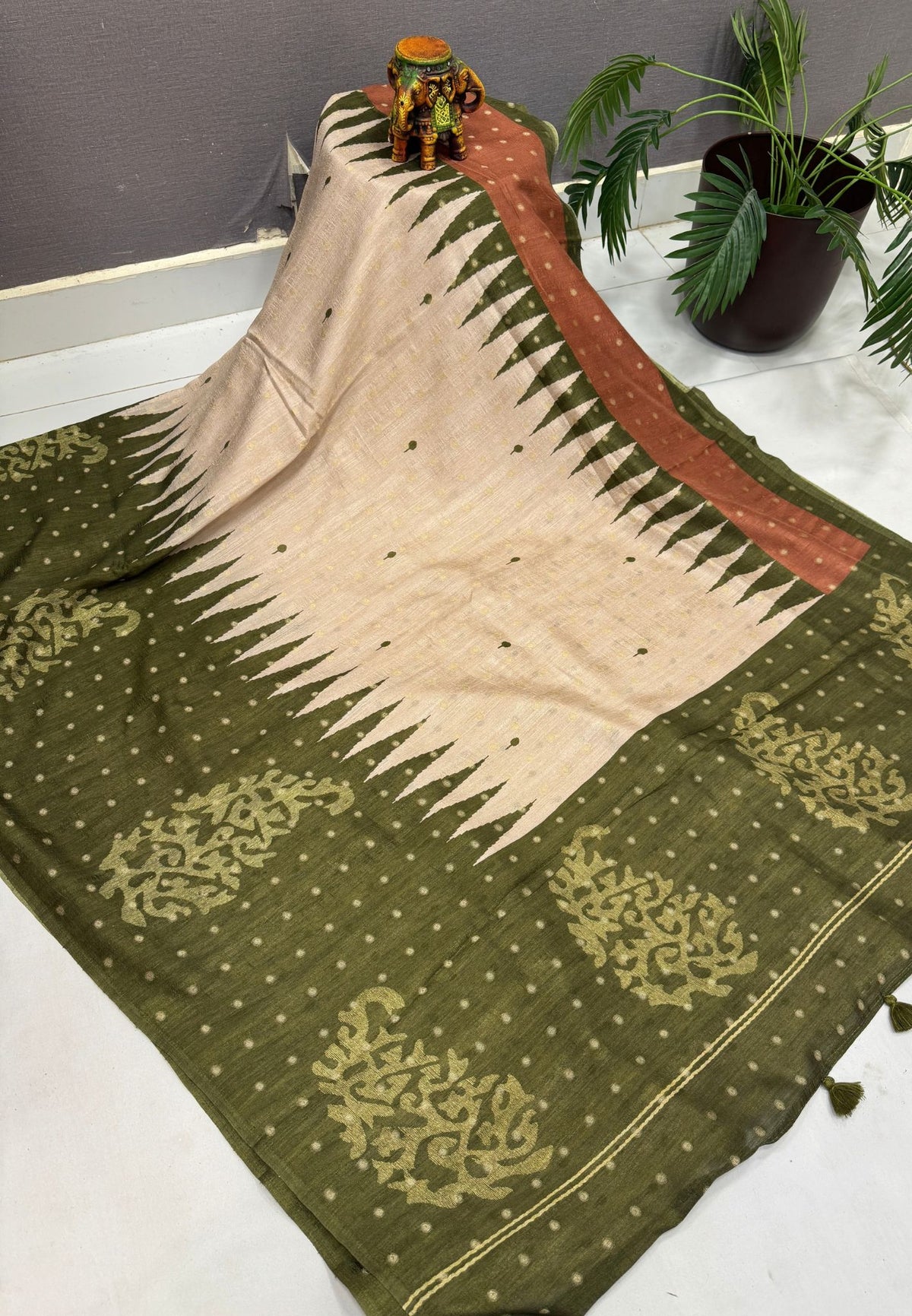 Soft Tussar Saree-Beige-Olive Green In Zigzag Temple Inspired Border