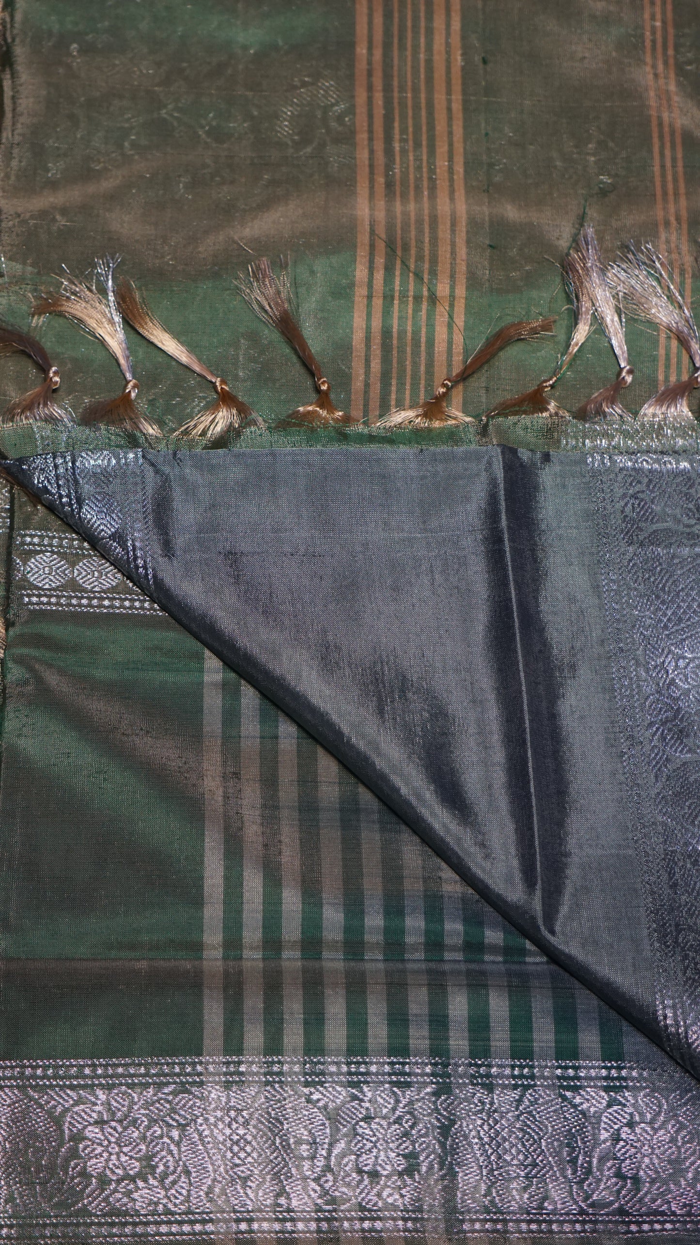 Vazhai Naaru Pattu Saree Vanasigaram Metalic Grey to Green