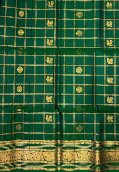 Pure Kanchipuram Silk Saree-Green in Checkered Mayil Chakram with Varisapet Border