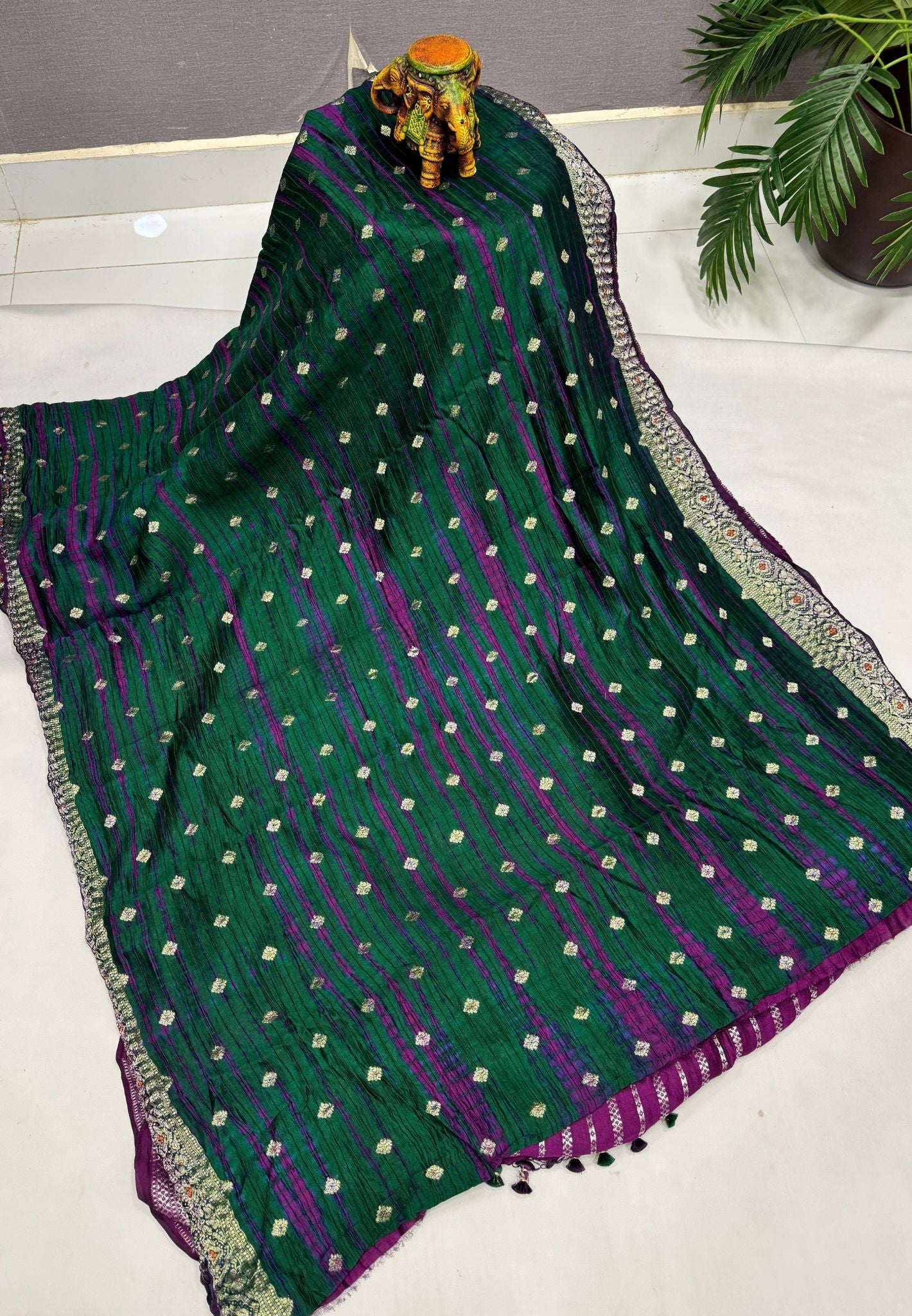 Pure Banarasi Kaddi Georgette Saree-Green In Jaal Zari Floral Border