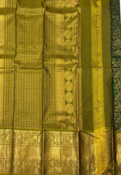 Pure Kanchipuram Silk Saree-Traditional Green  with Contrast Border