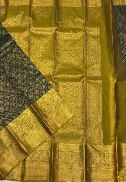 Pure Kanchipuram Silk Saree- Traditional Green with Contrast Border