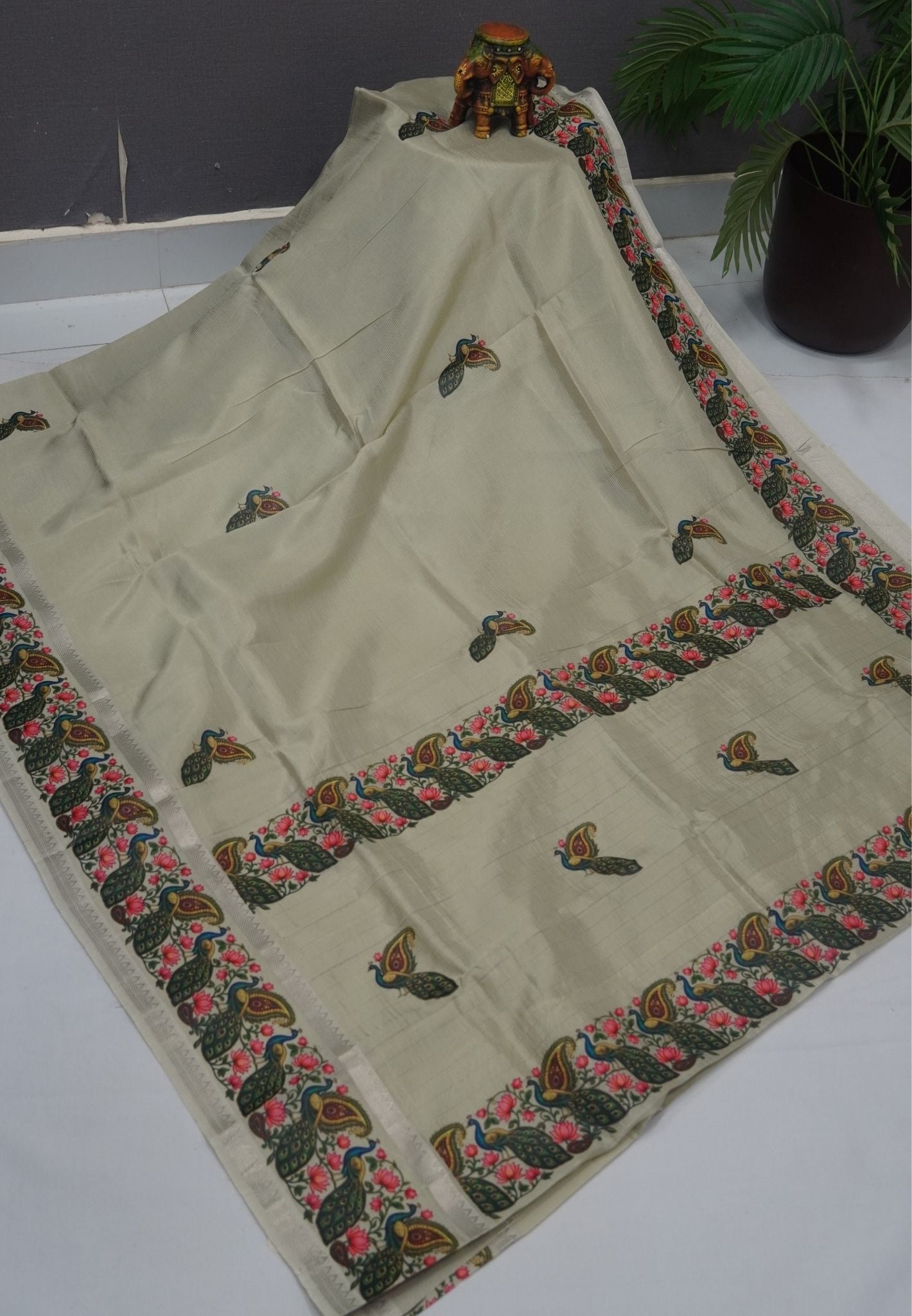 Pure Mangalgiri Silk Saree-Elachi Green in Tanjore Print with Retapet Border