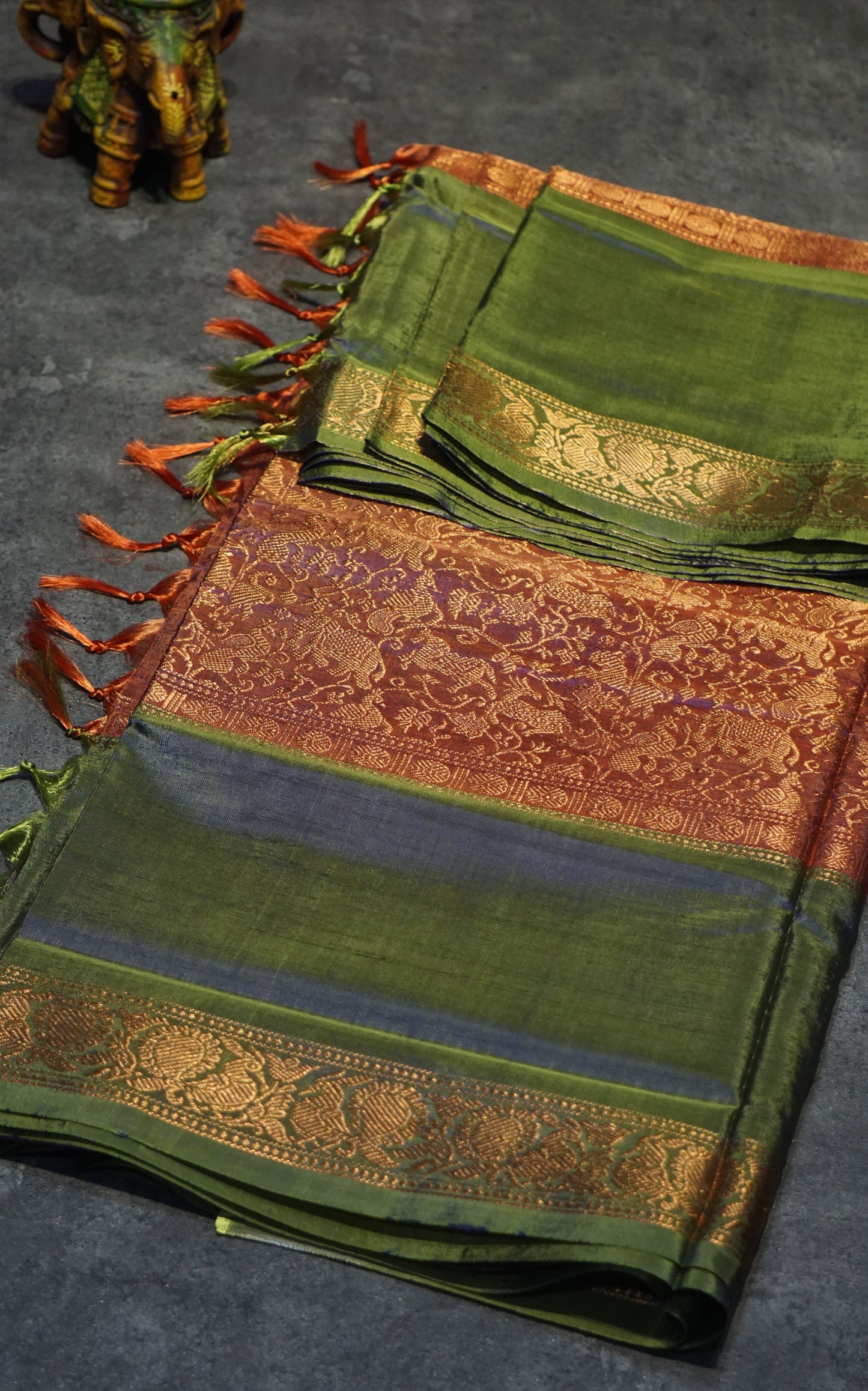 Vazhai Naaru Pattu Saree Vanasigaram Red to Maroon
