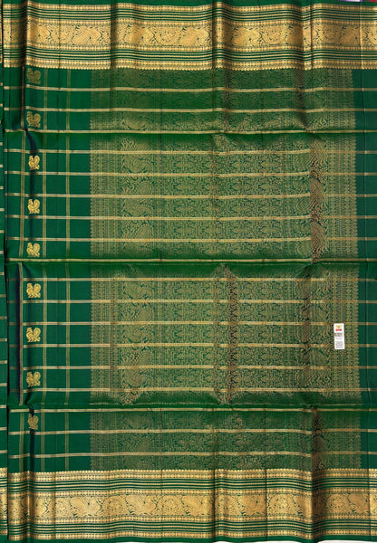 Pure Kanchipuram Silk Saree-Green in Checkered Mayil Chakram with Varisapet Border