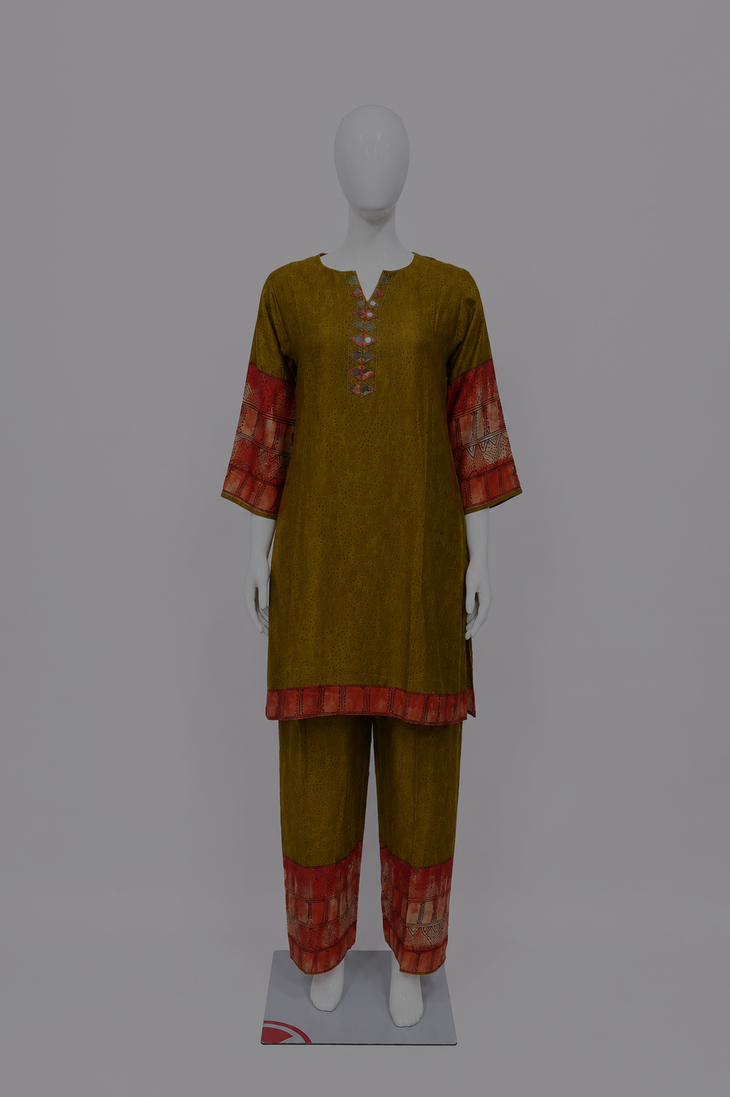 Short Cord Set with Mirror Work