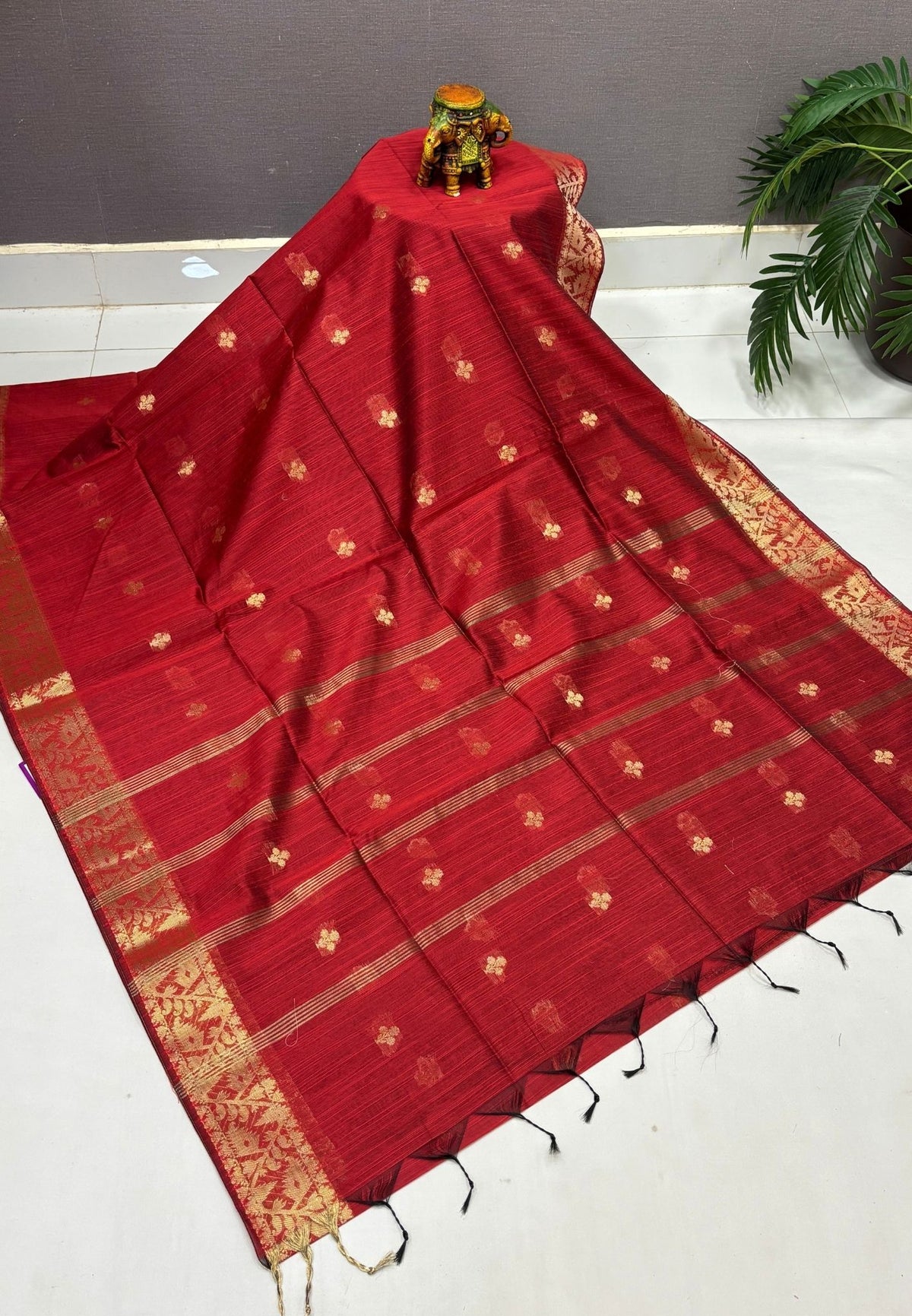 Handloom Silk Cotton Saree-Maroon In Floral Butta Brocade Border