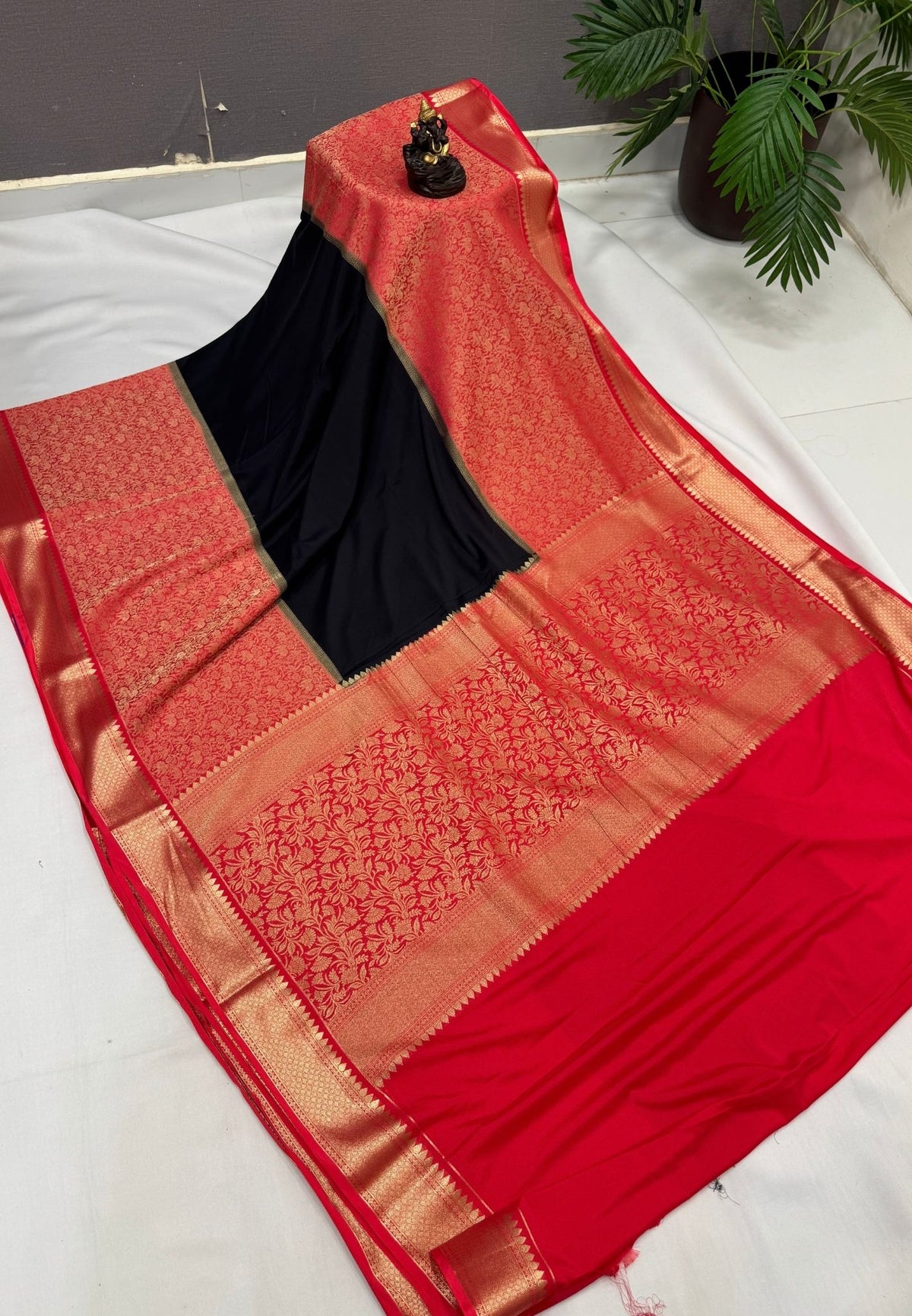 Art Mysore Silk Saree-Black-Red In Floral Zari With Contrast Border
