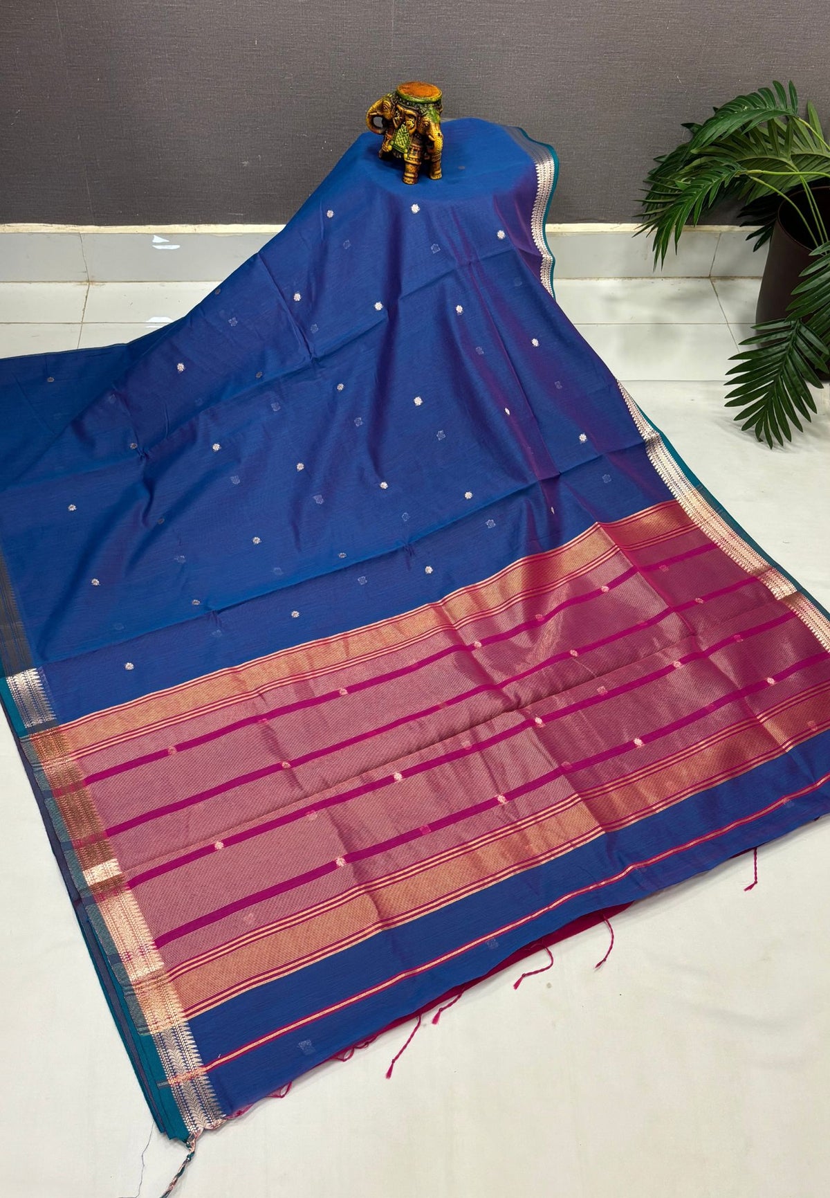 Handloom Cotton Saree-Sulphate Blue In Horizontal Stripe Zari With Contrast Border