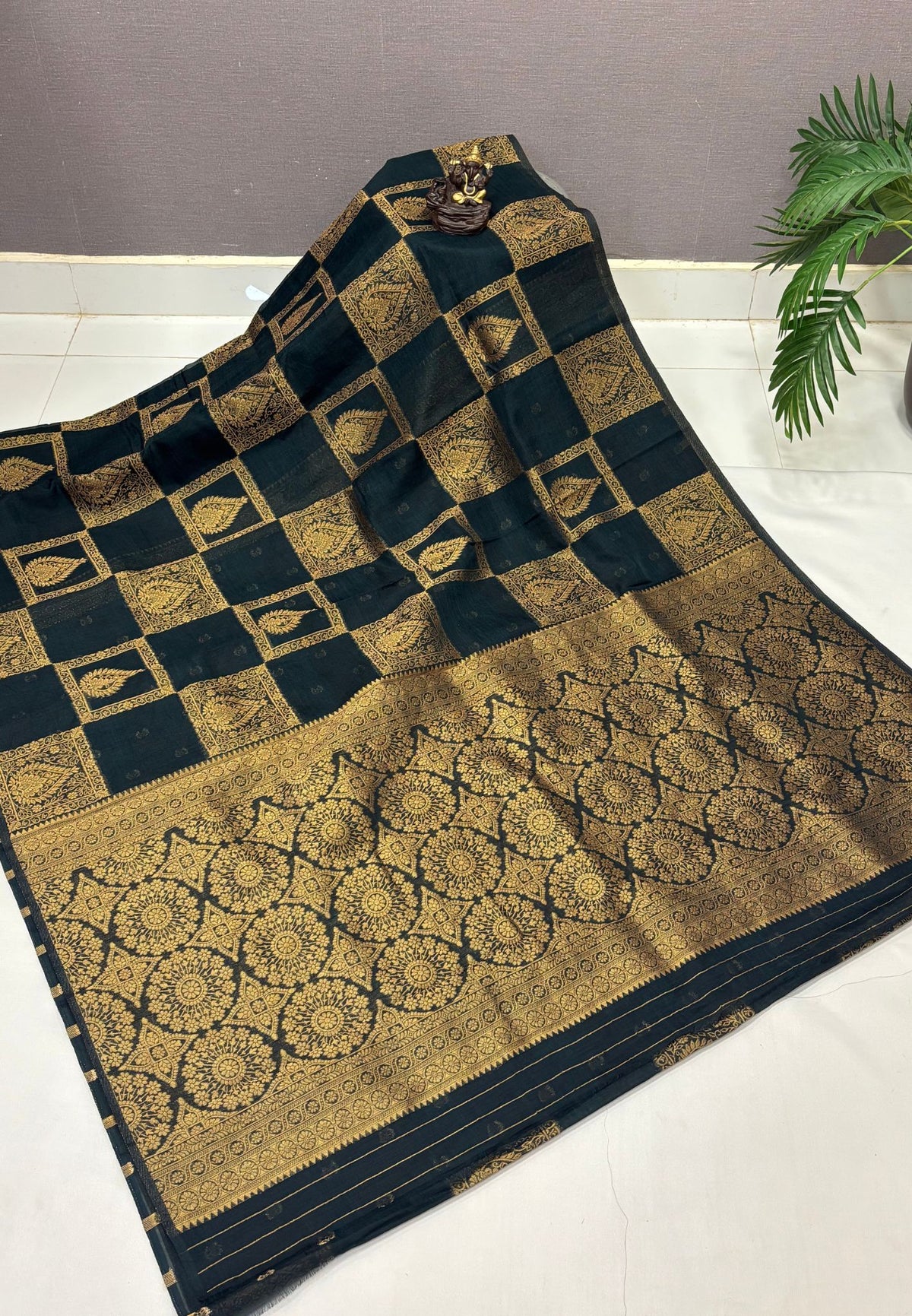 Soft Jute Tussar Saree-Bottle Green In Square Check Zari Border