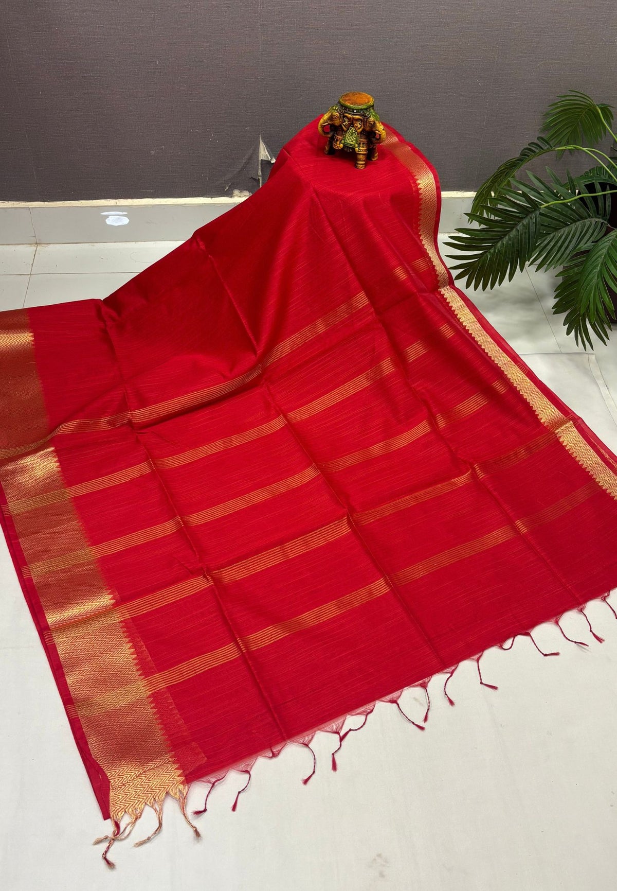 Handloom Cotton Saree-Red In Zigzag Zari Border