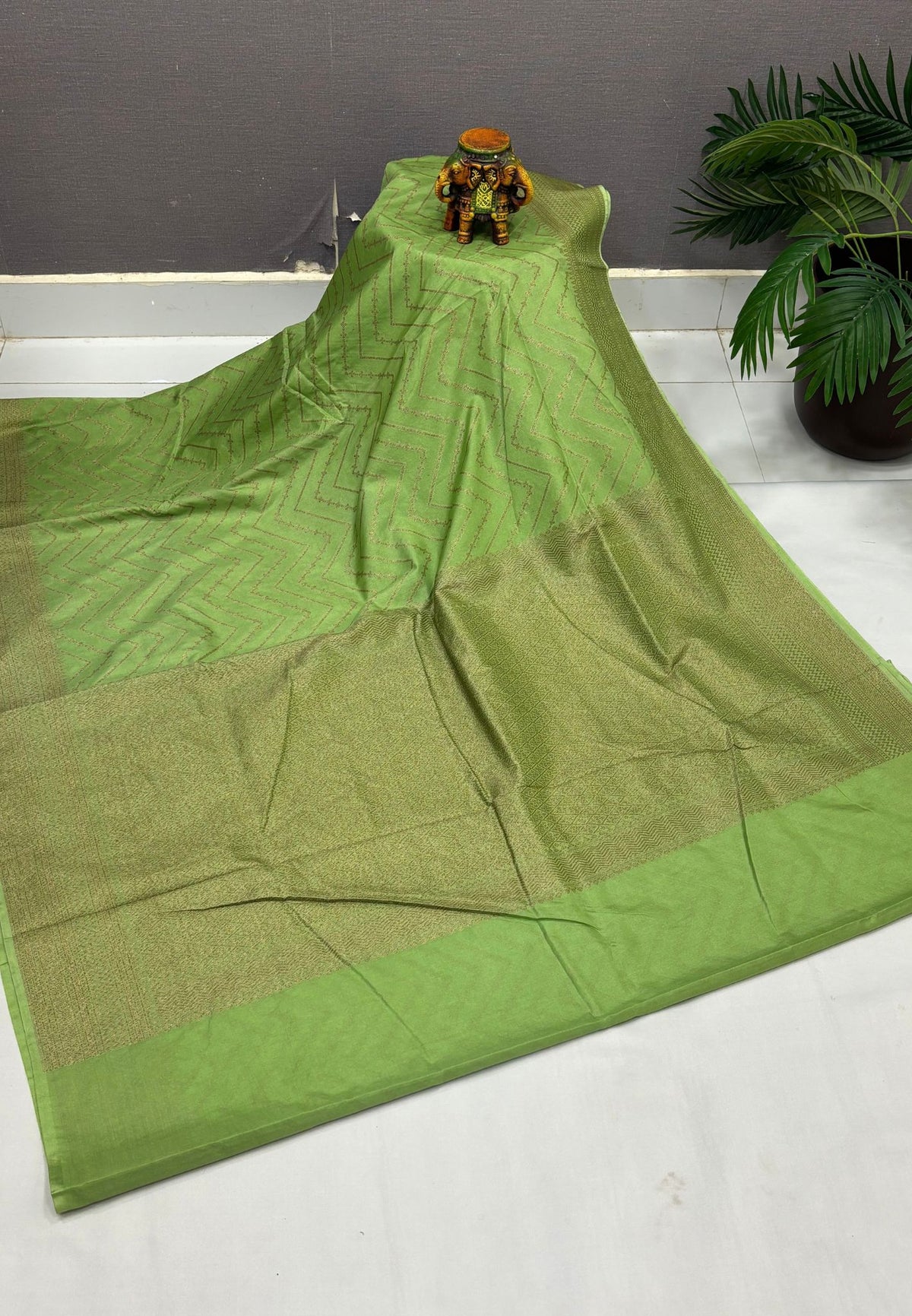 Banarasi Saree-Pista Green In Zigzag Zari Border