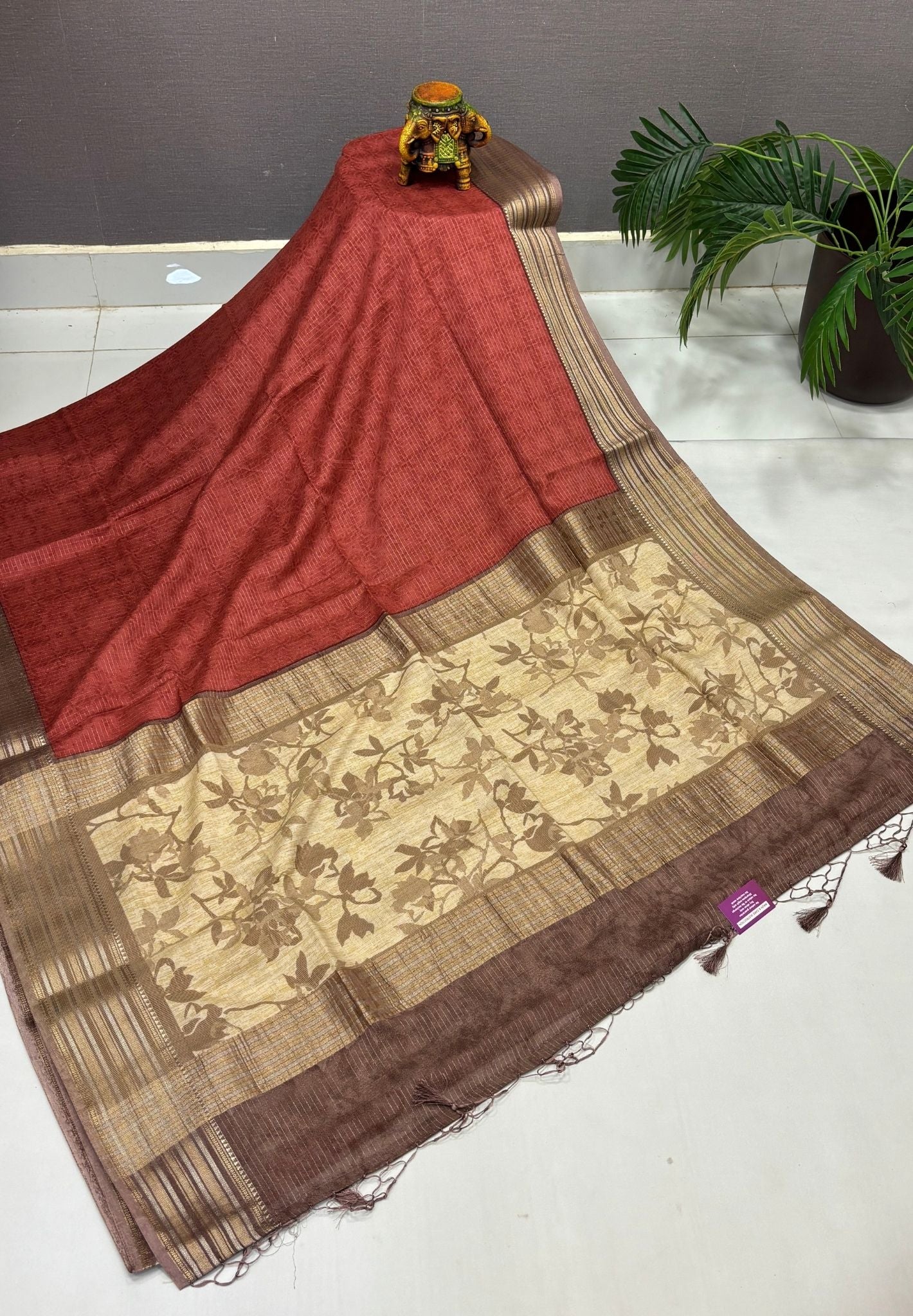 Muslin Tussar Saree-Maroon In Floral Vine Border