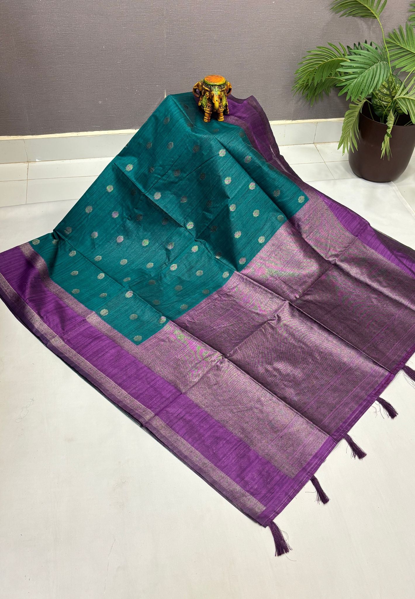 Semi Raw Silk Saree-Green with Contrast Retapet Border