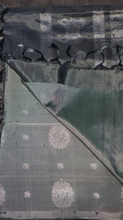 Vazhai Naaru Pattu Saree Vairaoosi Metallic Grey