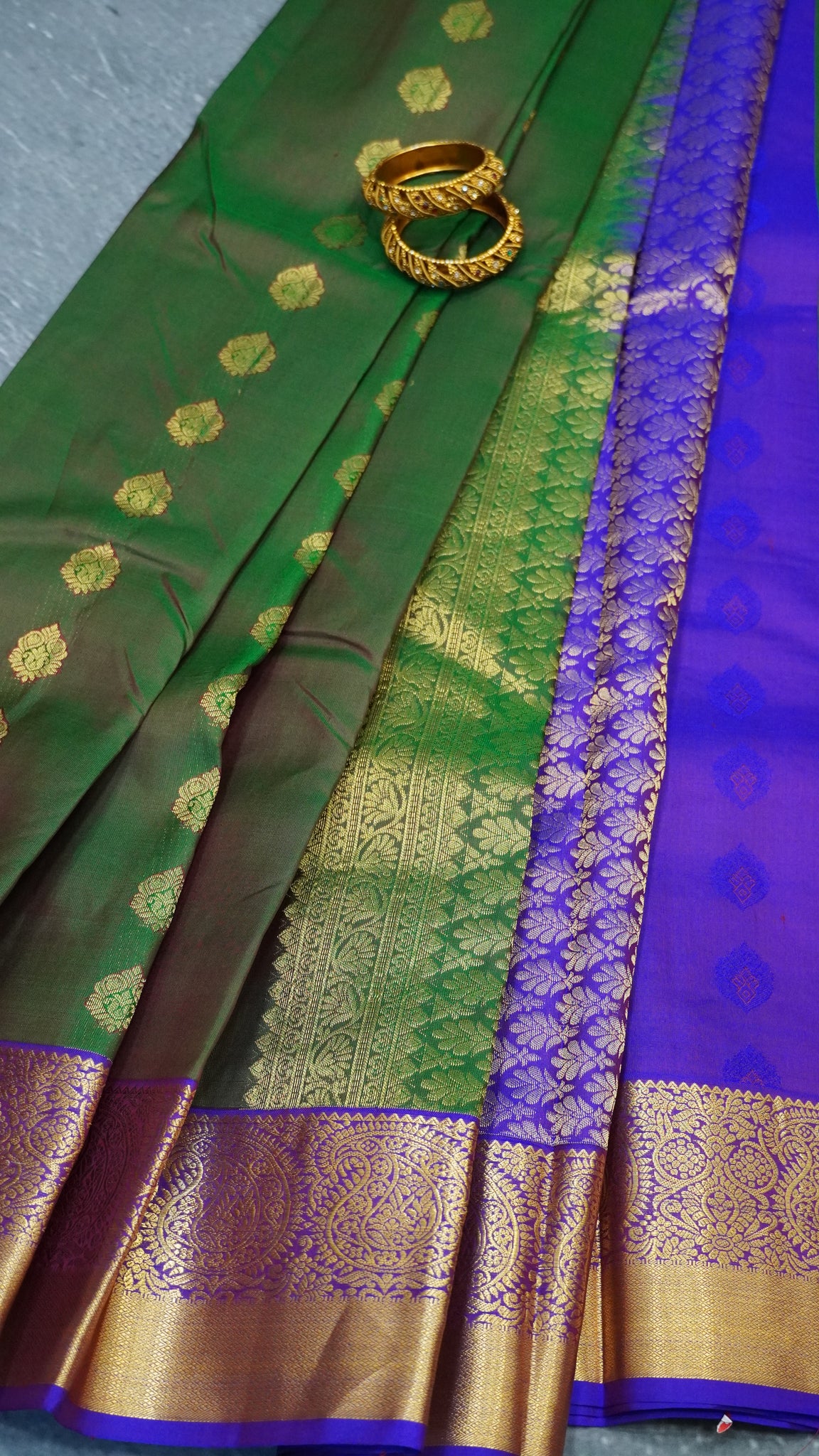Pure Kanchipuram Silk Saree -Dark green-Voilet