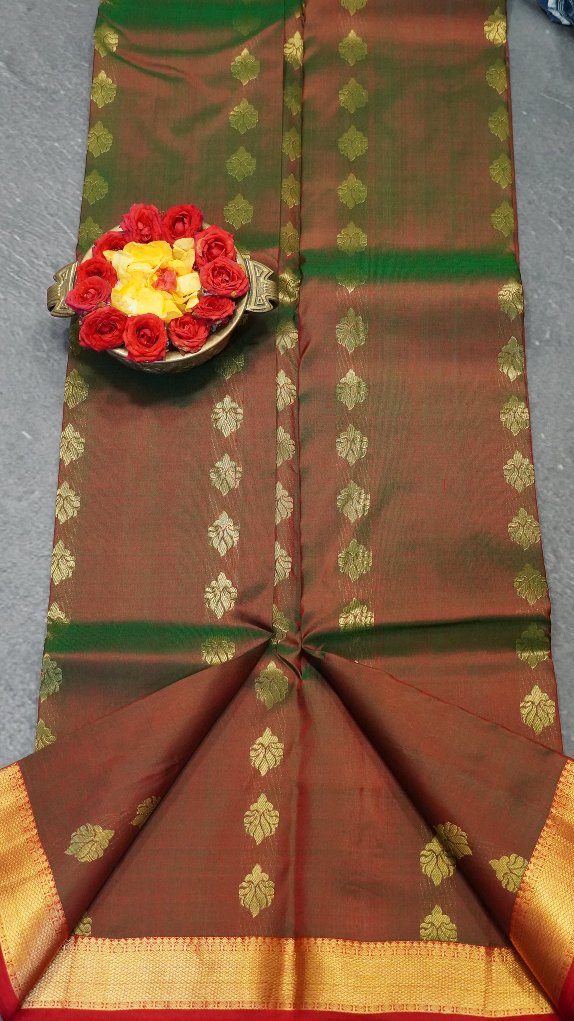 Pure Kanchipuram Silk Saree - Manthulir Green-Red