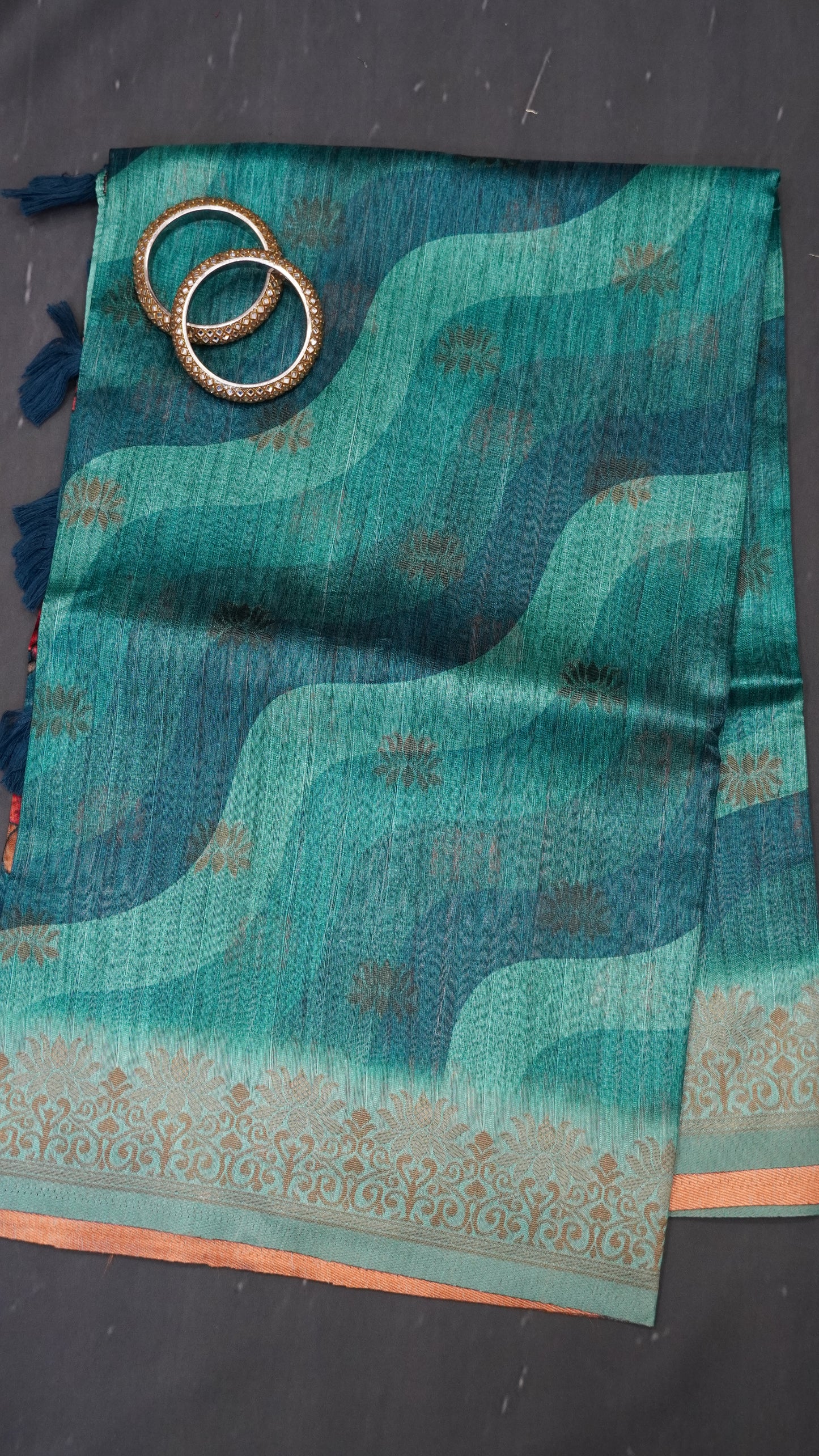 Gicha Tussar Saree -Curves Pattern Green