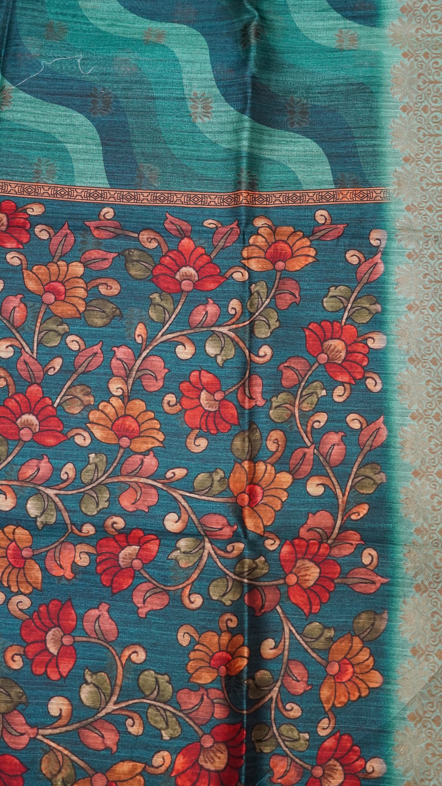 Gicha Tussar Saree -Curves Pattern Green