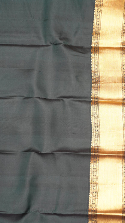 Pure Kanjivaram Silk Saree - Red-Green
