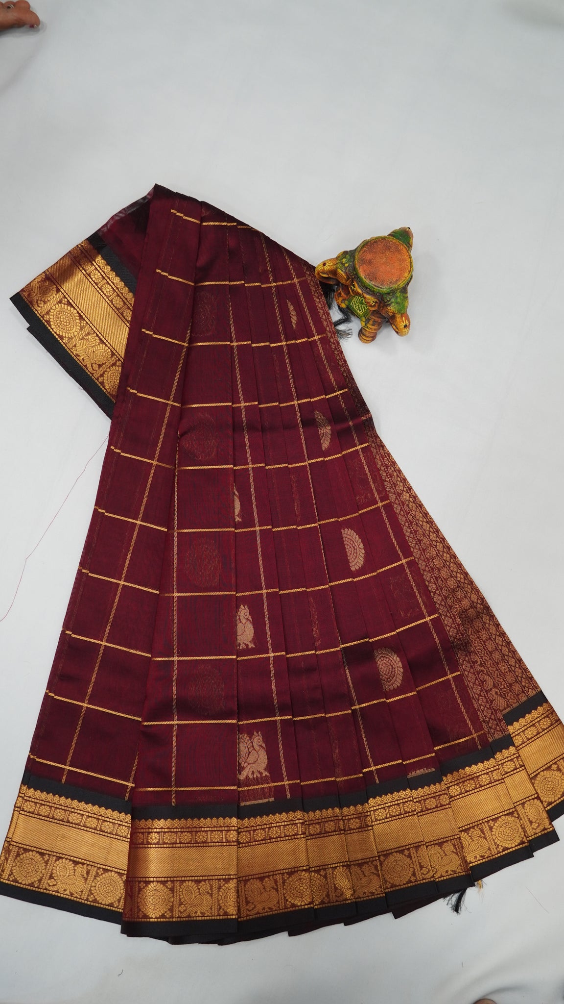 Pure Silk Cotton Saree-Coffee Brown Checks with Mayil Chakram Motifs