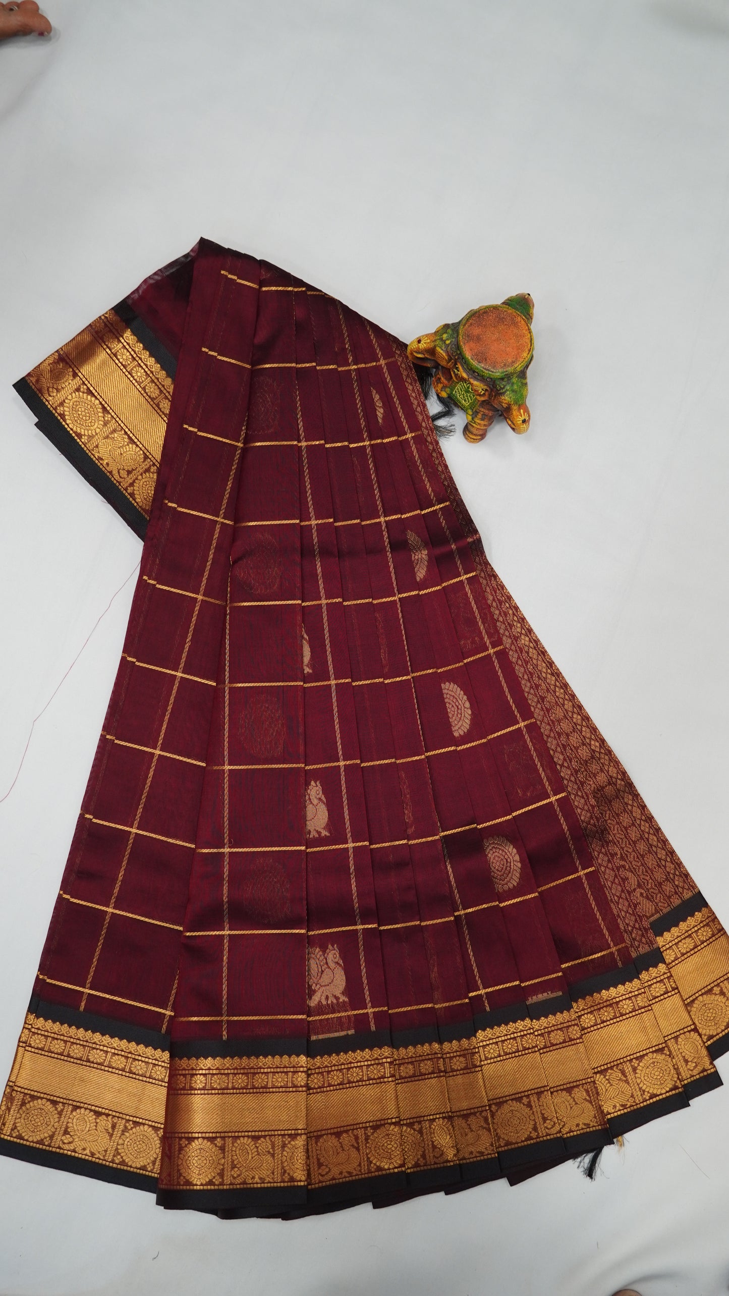 Pure Silk Cotton Saree-Coffee Brown Checks with Mayil Chakram Motifs