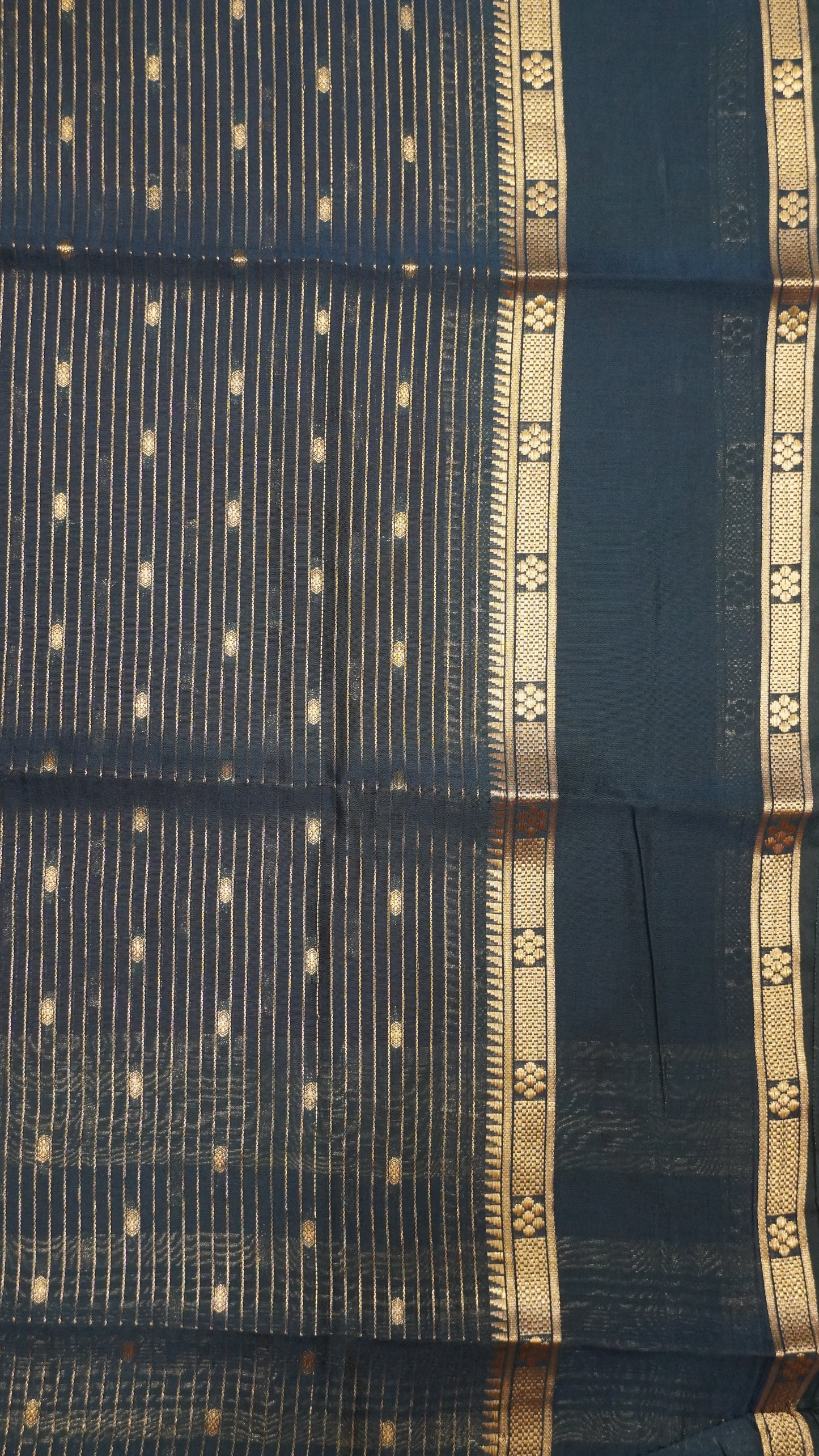 Viscose Saree-Floral Rettapet - Voilet