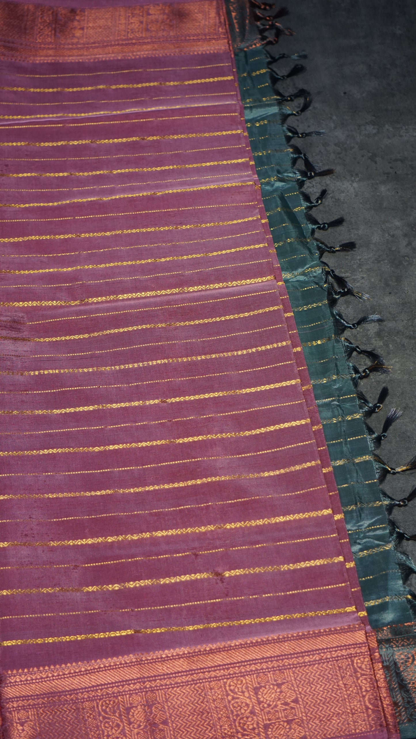 Vazhai Naaru Pattu Saree Velthari Metallic Green - Pink