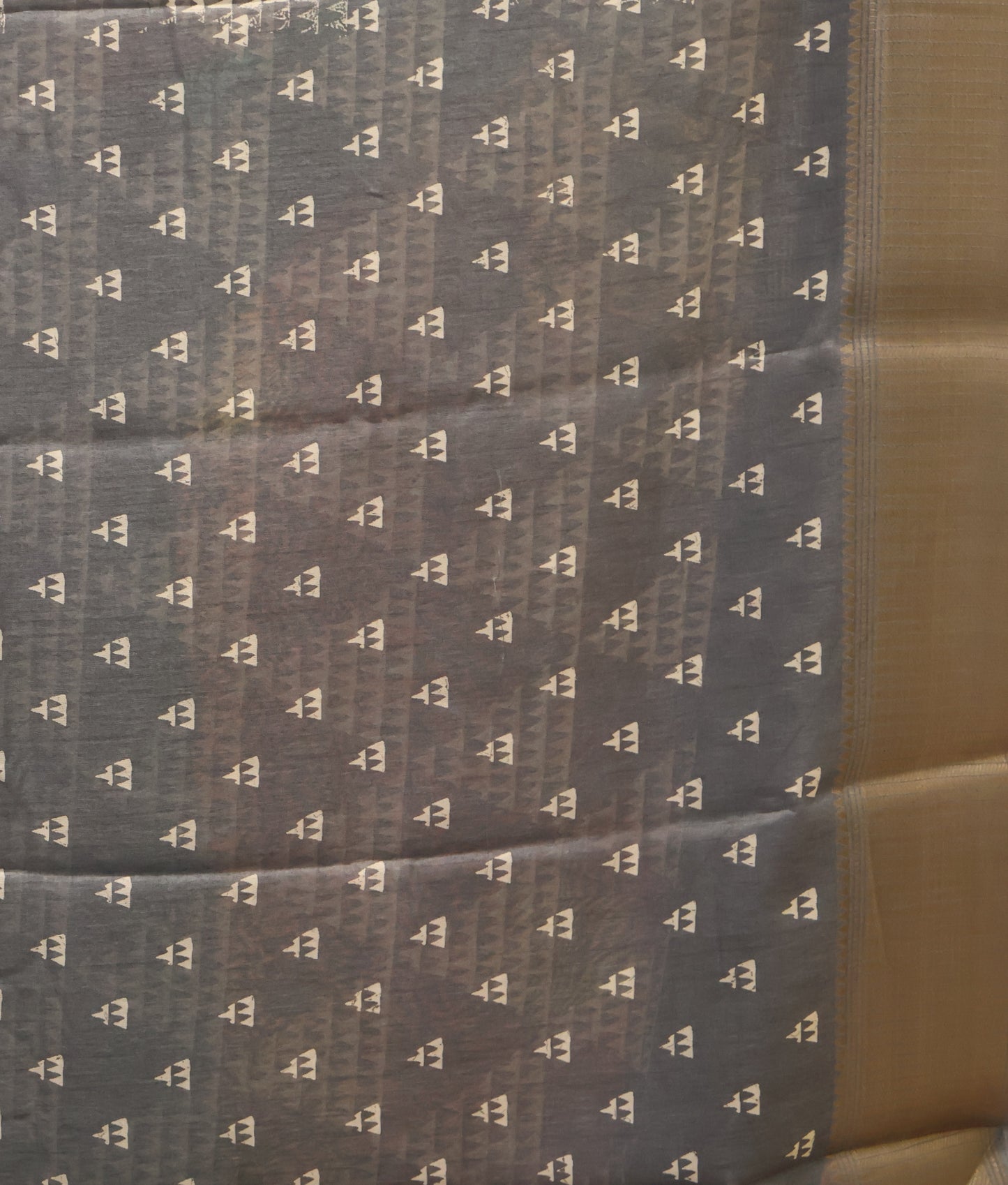 Dola Silk Saree Pyramid Pattern-Grey