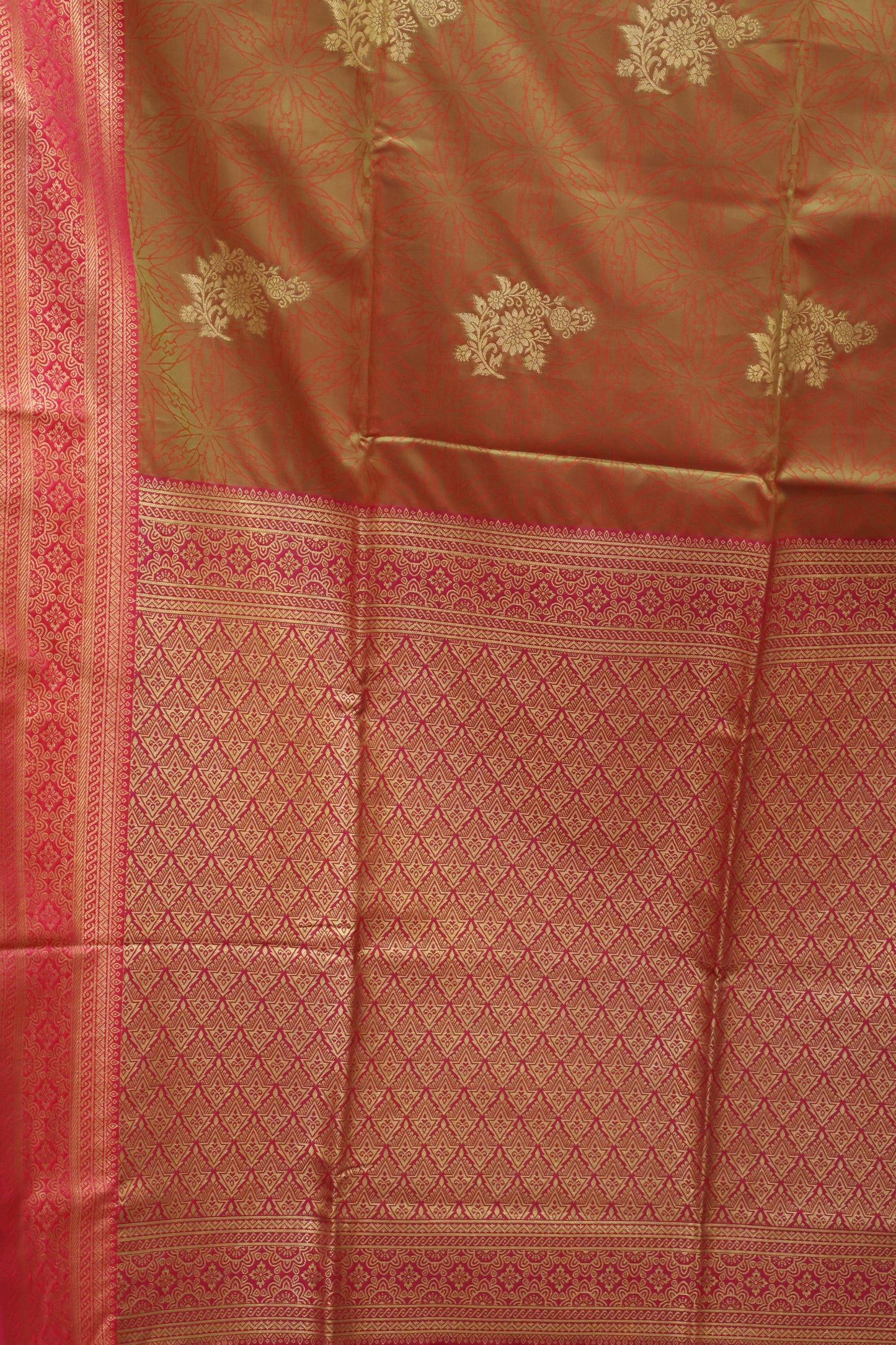 Semi Soft Silk Saree-Manthulir Floral Body