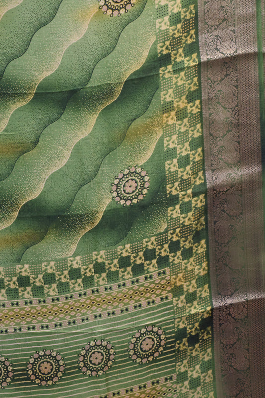 Shiffon Saree-Green Sindoor Wavy