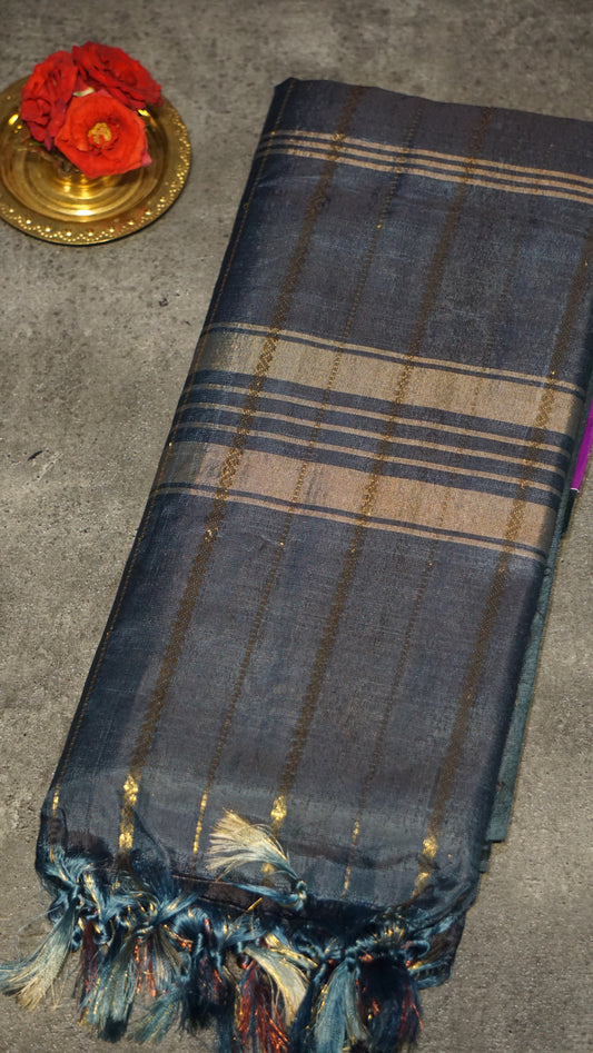 Vazhai Naaru Pattu Saree Velthari Navy Blue - Olive Green