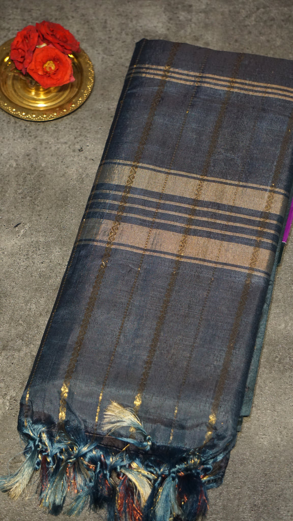 Vazhai Naaru Pattu Saree Velthari Navy Blue - Olive Green