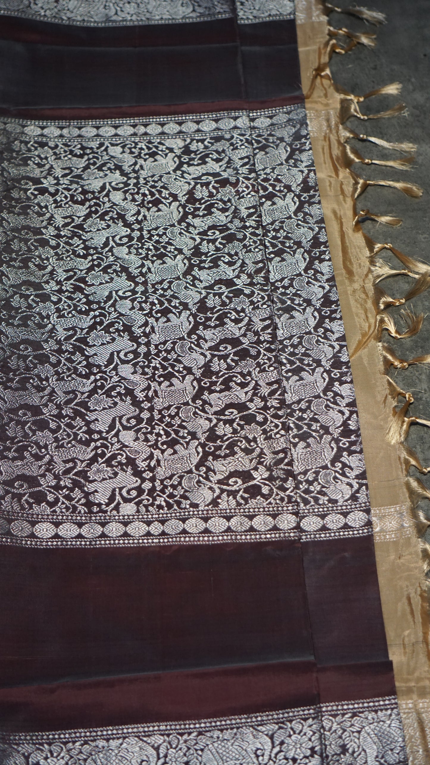 Vazhai Naaru Pattu Saree Vanasingaram Cream - Wine