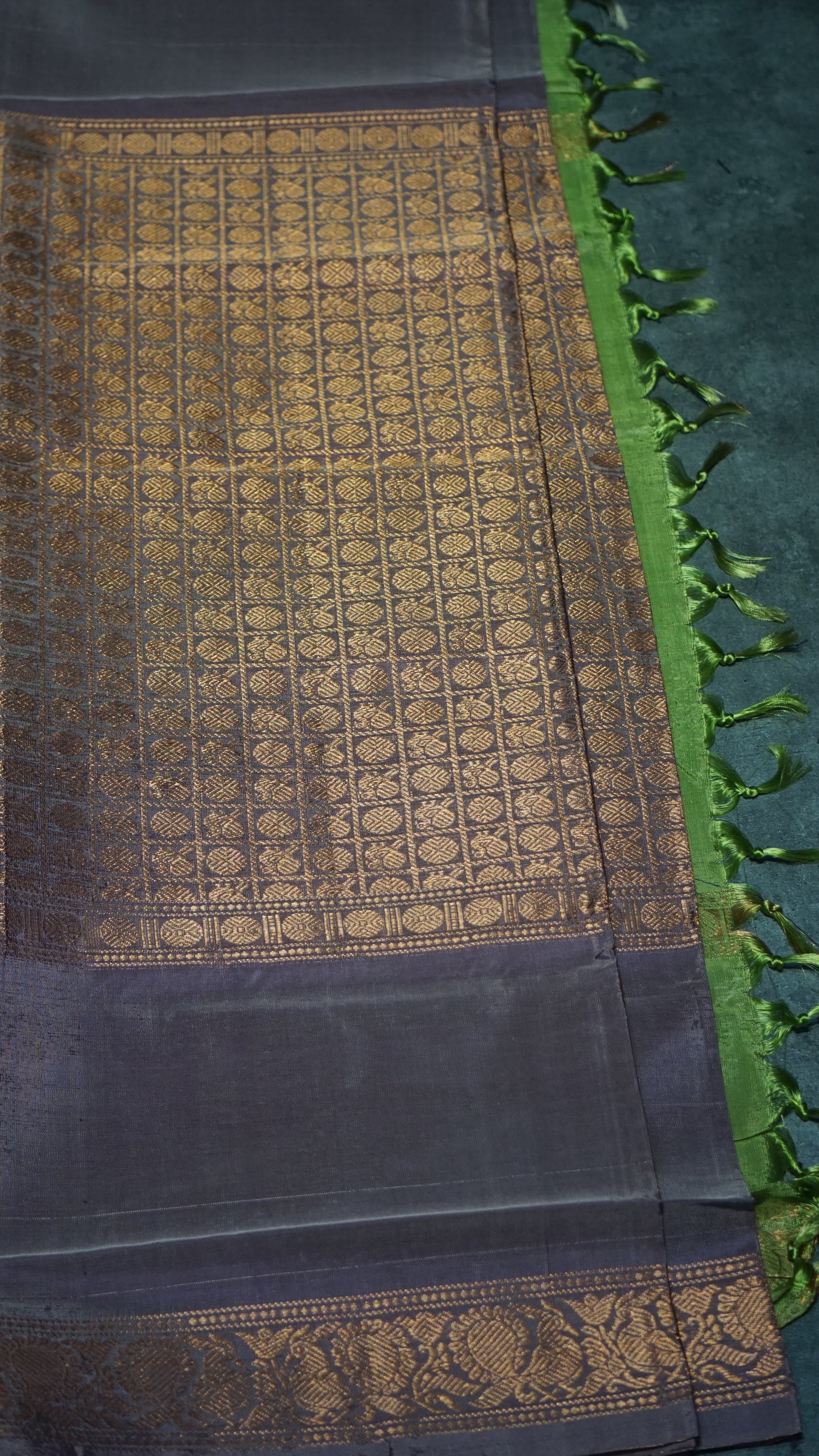 Vazhai Naaru Pattu Saree Vanasingaram Green - Light Wine