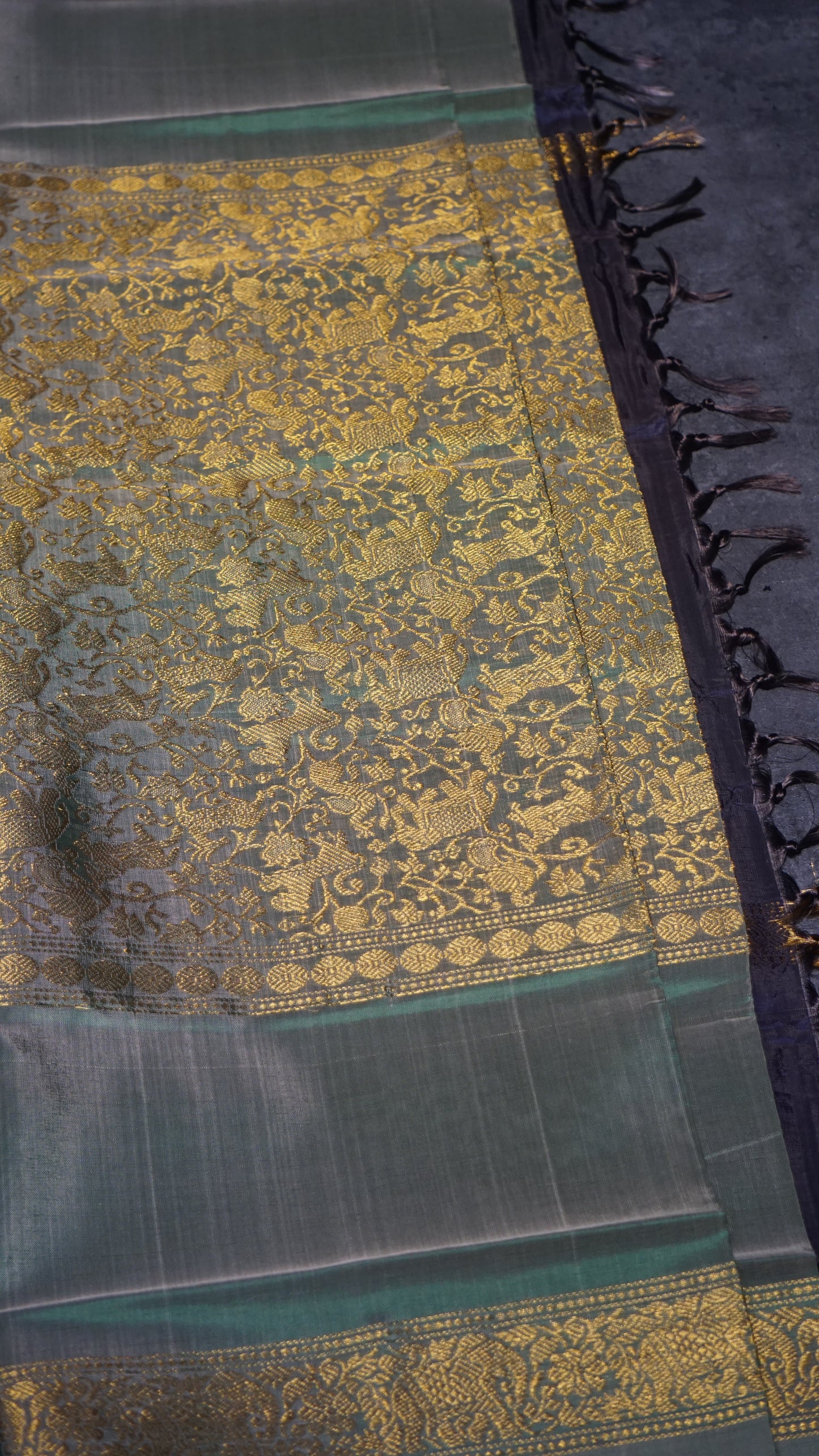 Vazhai Naaru Pattu Saree Vanasingaram Greyish Wine - Light Green