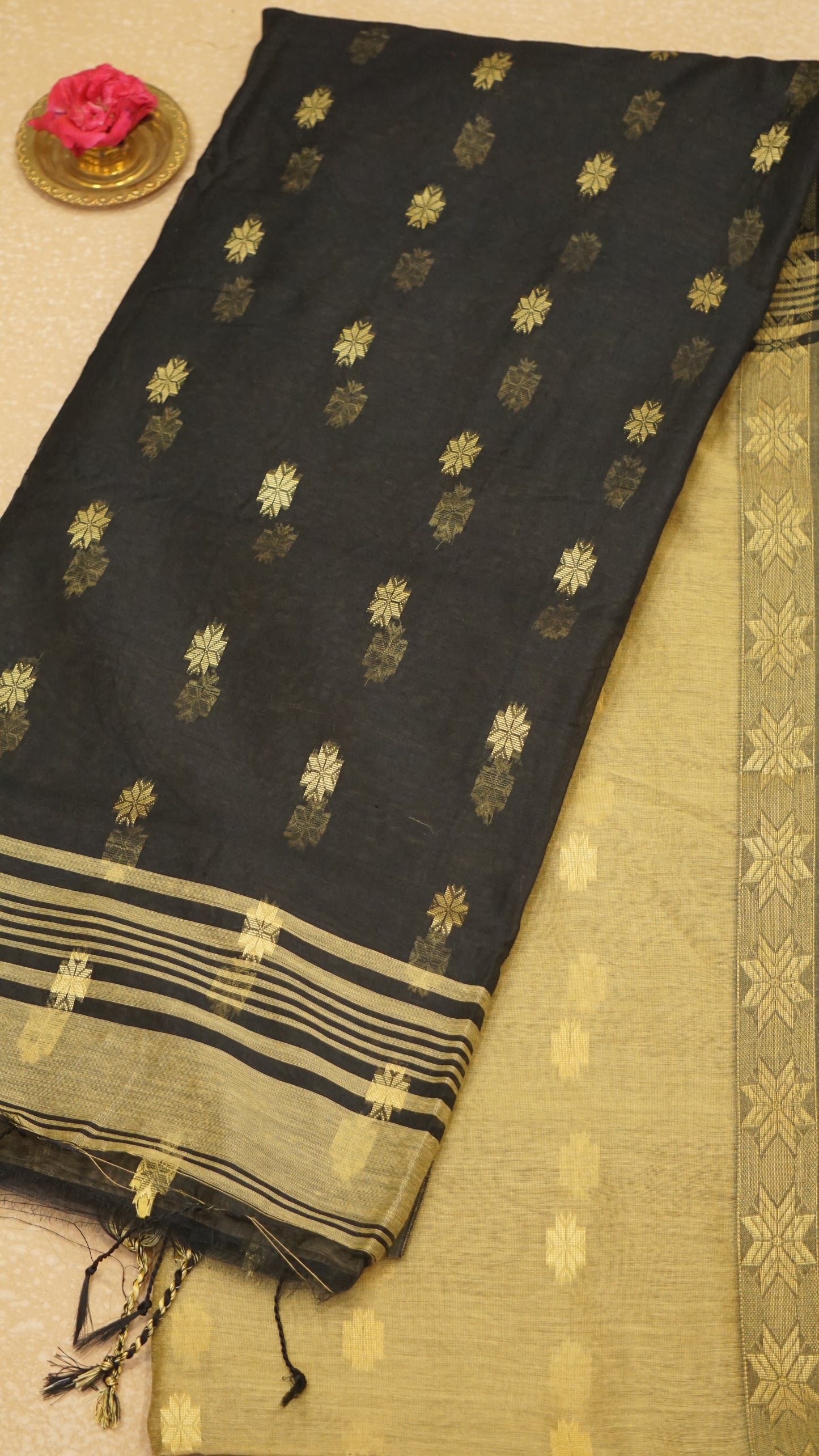 Handloom Cotton Saree Semi Maheshwari Design - Beige With Black