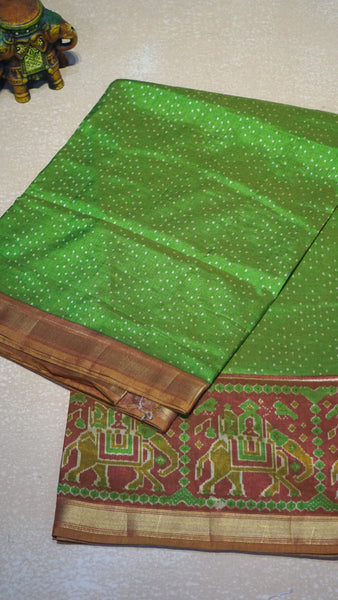 Semi Pattola Saree Dotted - Green